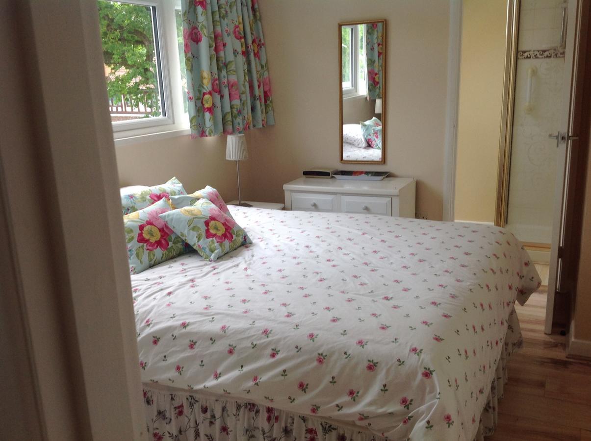 โอ๊ค ทรี เฮาส์ Bed & Breakfast วอเตอร์ลูวิลล์ ภายนอก รูปภาพ